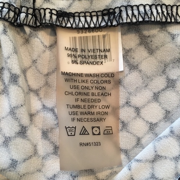 Vince Cumuto sleeveless top - Picture 7 of 7